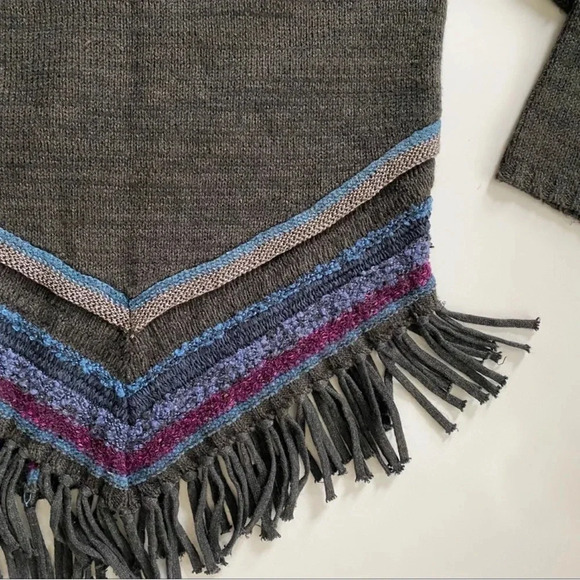 Soft Surroundings PS Foley Fringe Tunic Sweater
Wool Acrylic 38426 striped - Picture 6 of 13